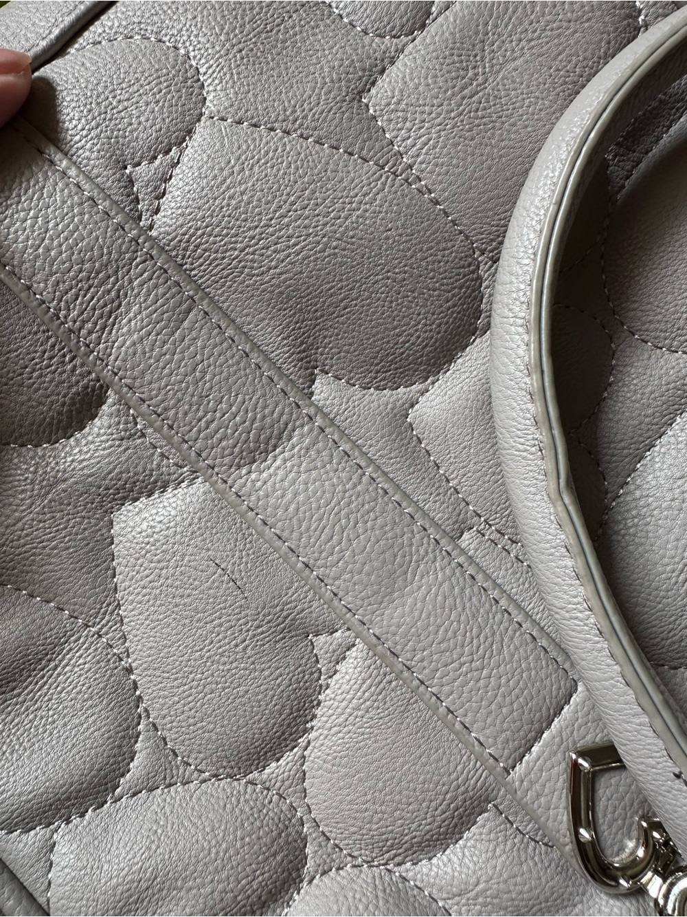 ❤️Betsey Johnson Quilted Heart-Accent Taupe Satchel - Picture 4 of 4